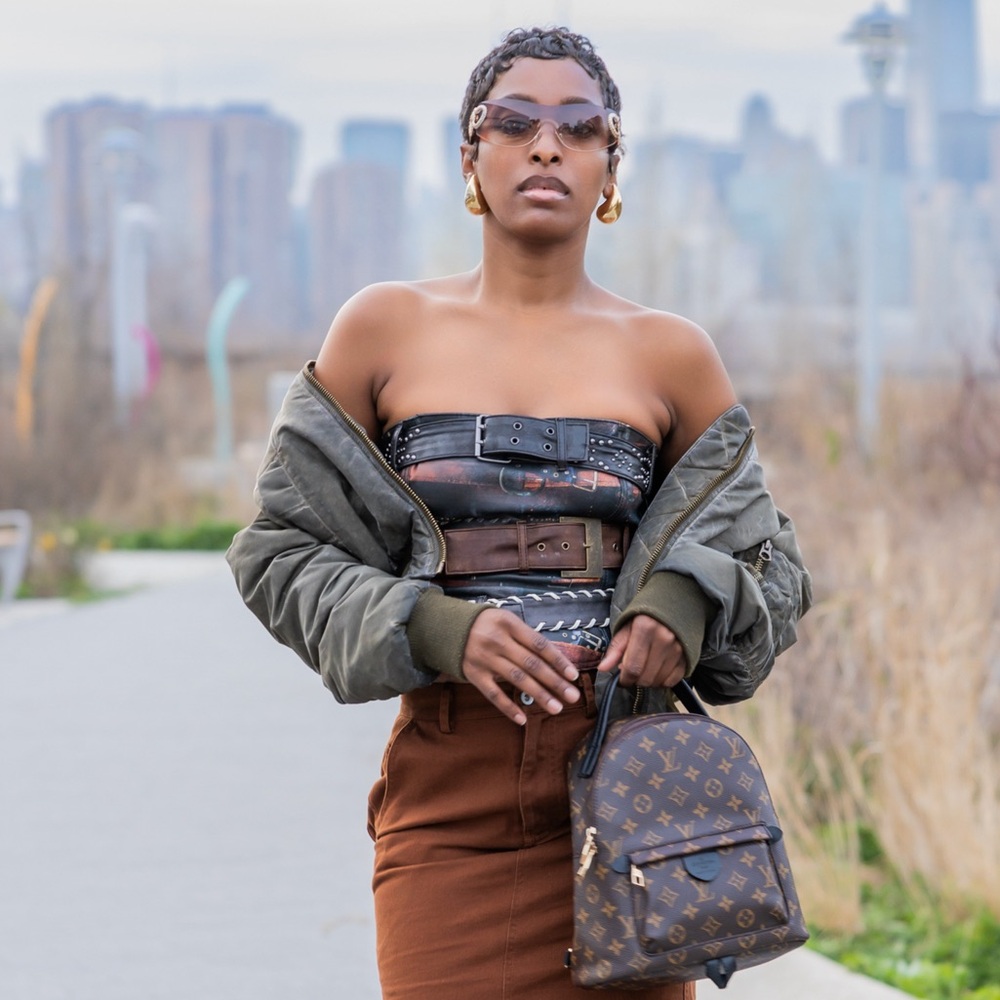 Meet your Posher, Quoyia